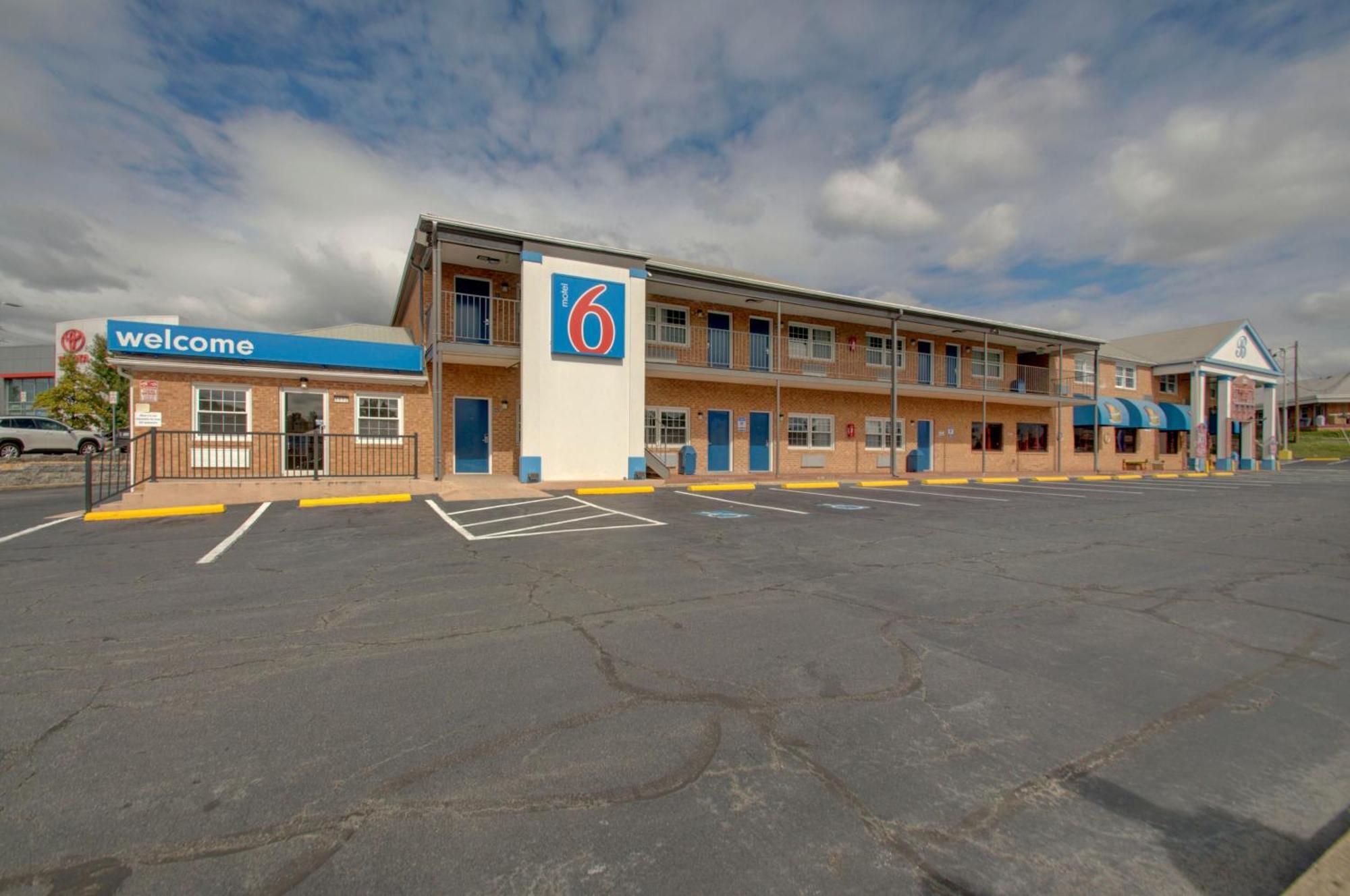 Motel 6-Falls Church, Va - Arlington Boulevard Exterior photo